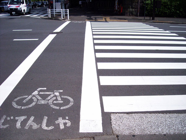 横断歩道・道路