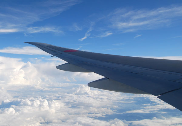 飛行機と空