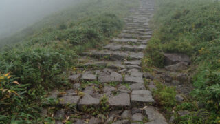 月山・石の階段